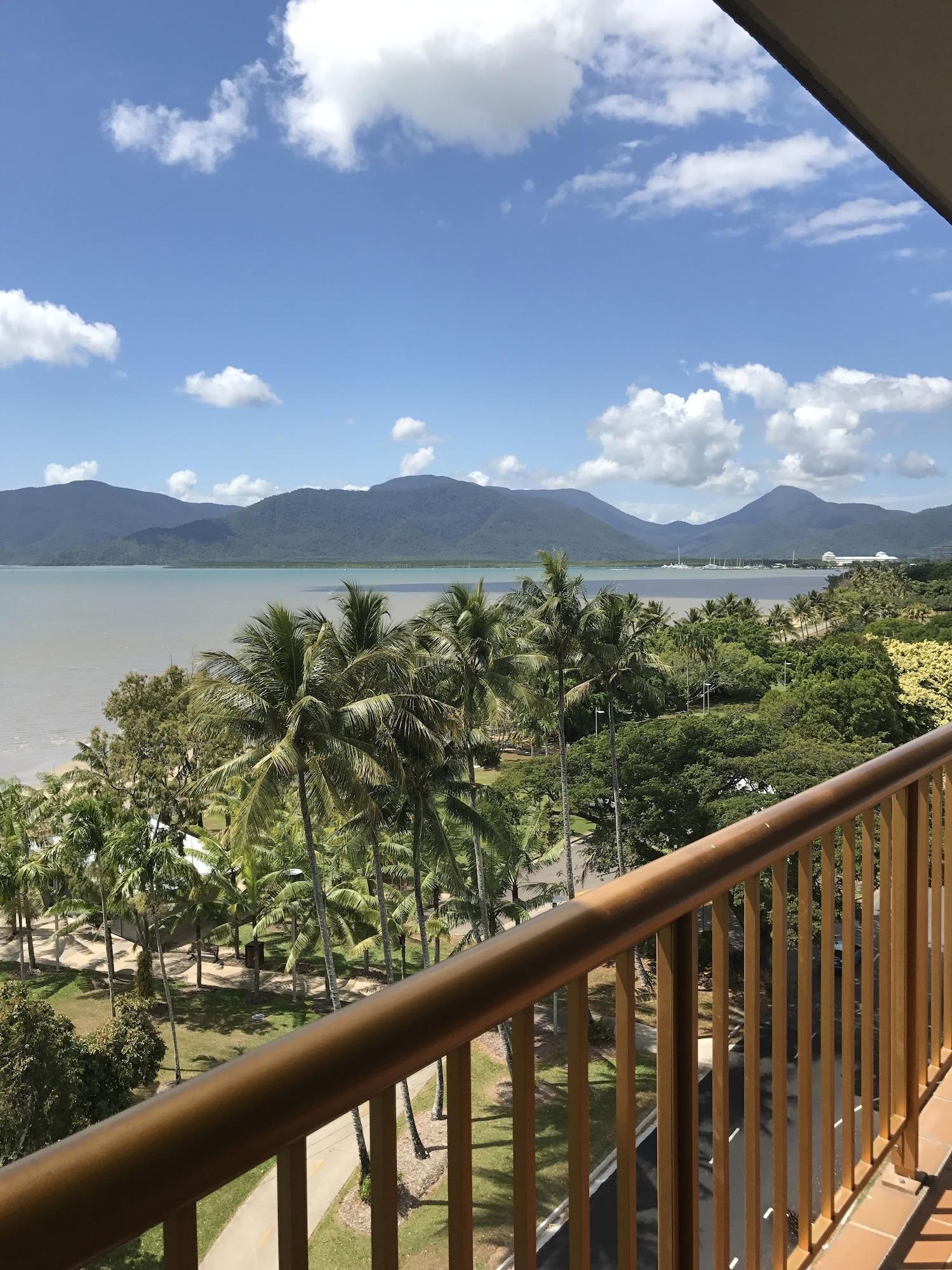 Coral Towers Holiday Suites Cairns Dış mekan fotoğraf