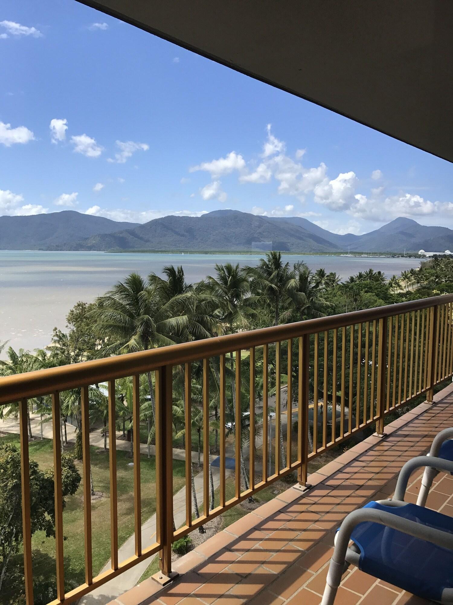 Coral Towers Holiday Suites Cairns Dış mekan fotoğraf