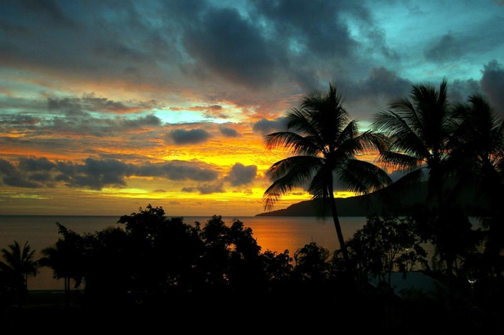 Coral Towers Holiday Suites Cairns Dış mekan fotoğraf