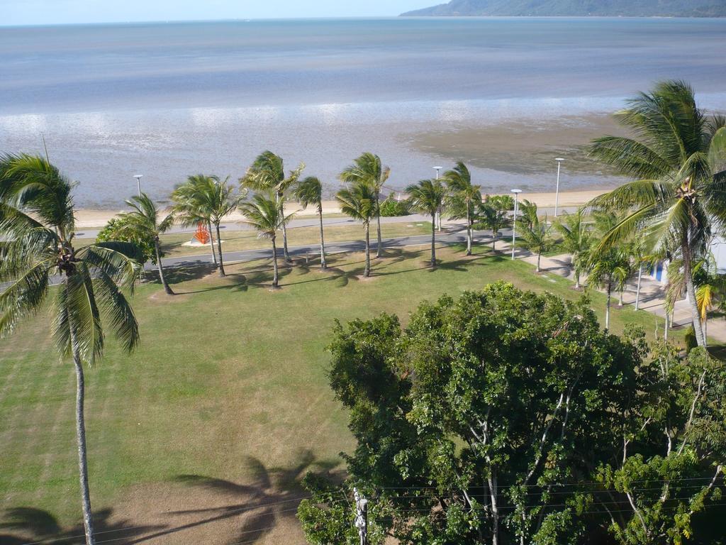 Coral Towers Holiday Suites Cairns Dış mekan fotoğraf