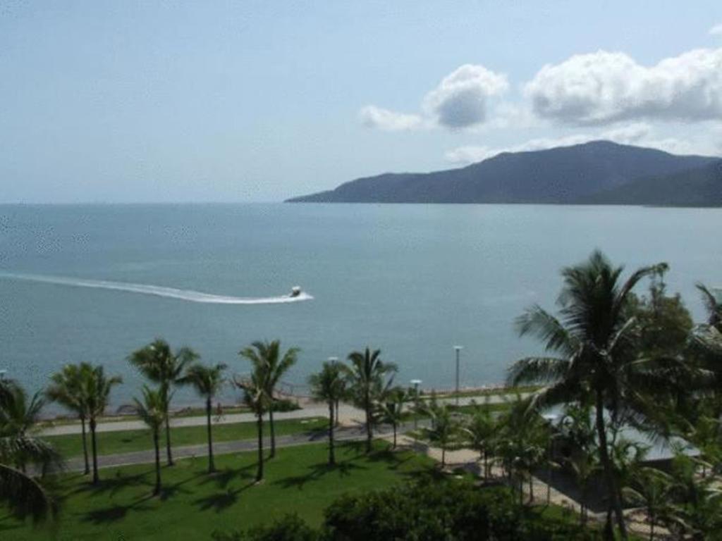 Coral Towers Holiday Suites Cairns Dış mekan fotoğraf