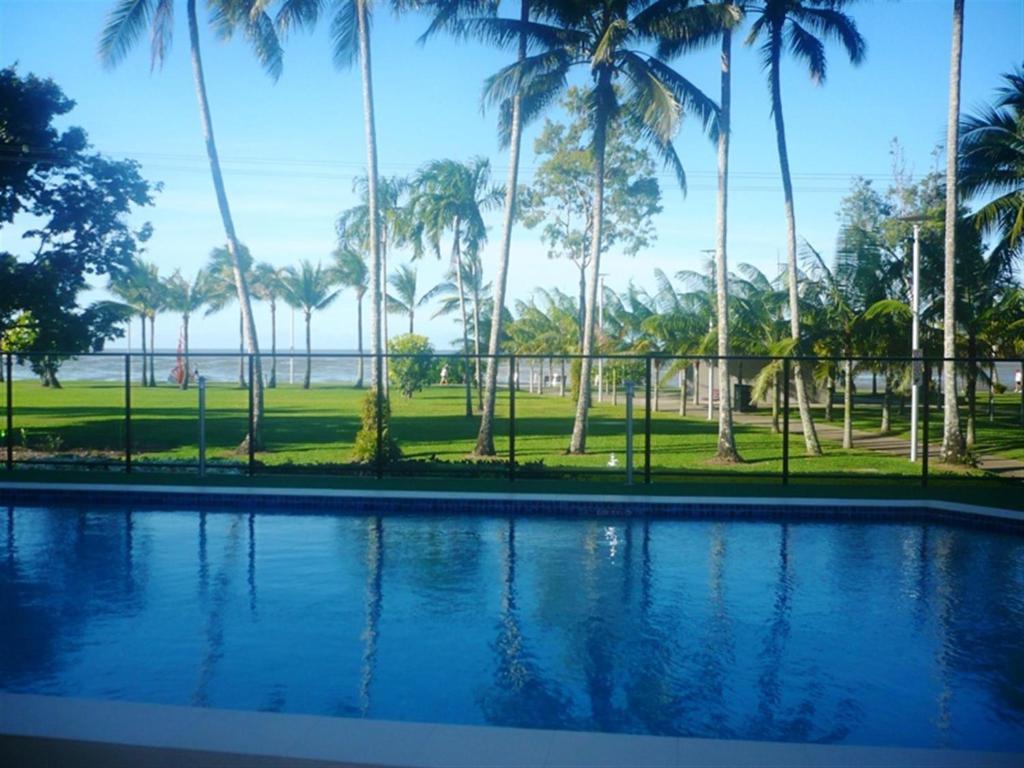 Coral Towers Holiday Suites Cairns Dış mekan fotoğraf